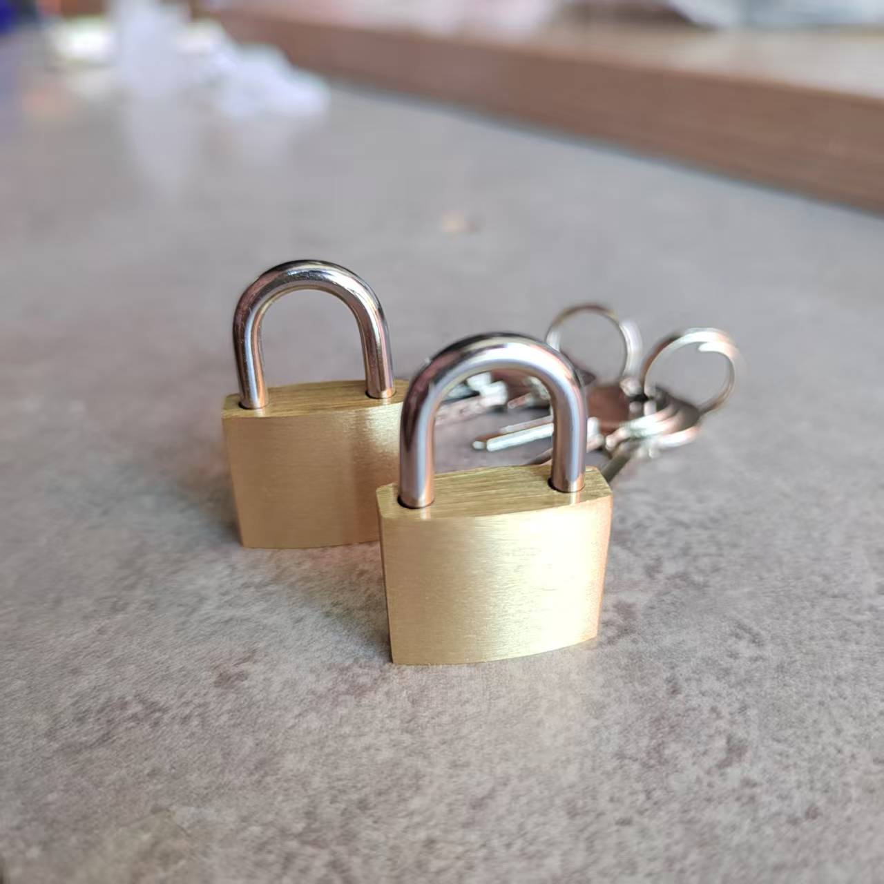 Messing hangslot met sleutels, - Letter Opener Brass recensie en prijs